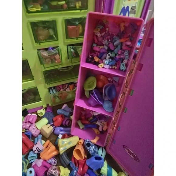 Polly Pocket - Massive Lot Of Dolls Clothing, Pets, and Accessories- Vintage - Picture 7 of 16